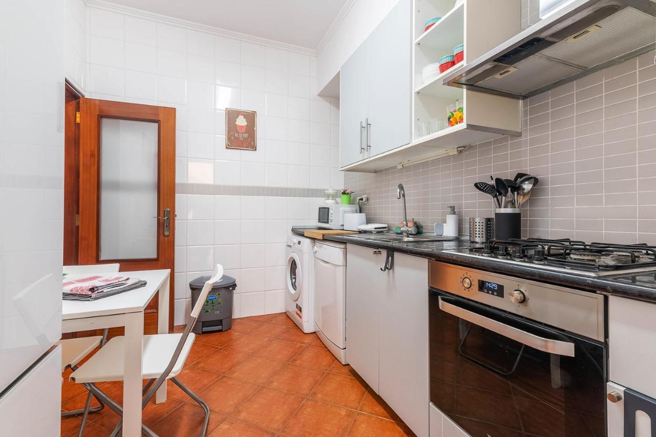 Alm- Spacious. Sunny. Patio. Quiet Area. Fast Wifi Lisbon Exterior photo