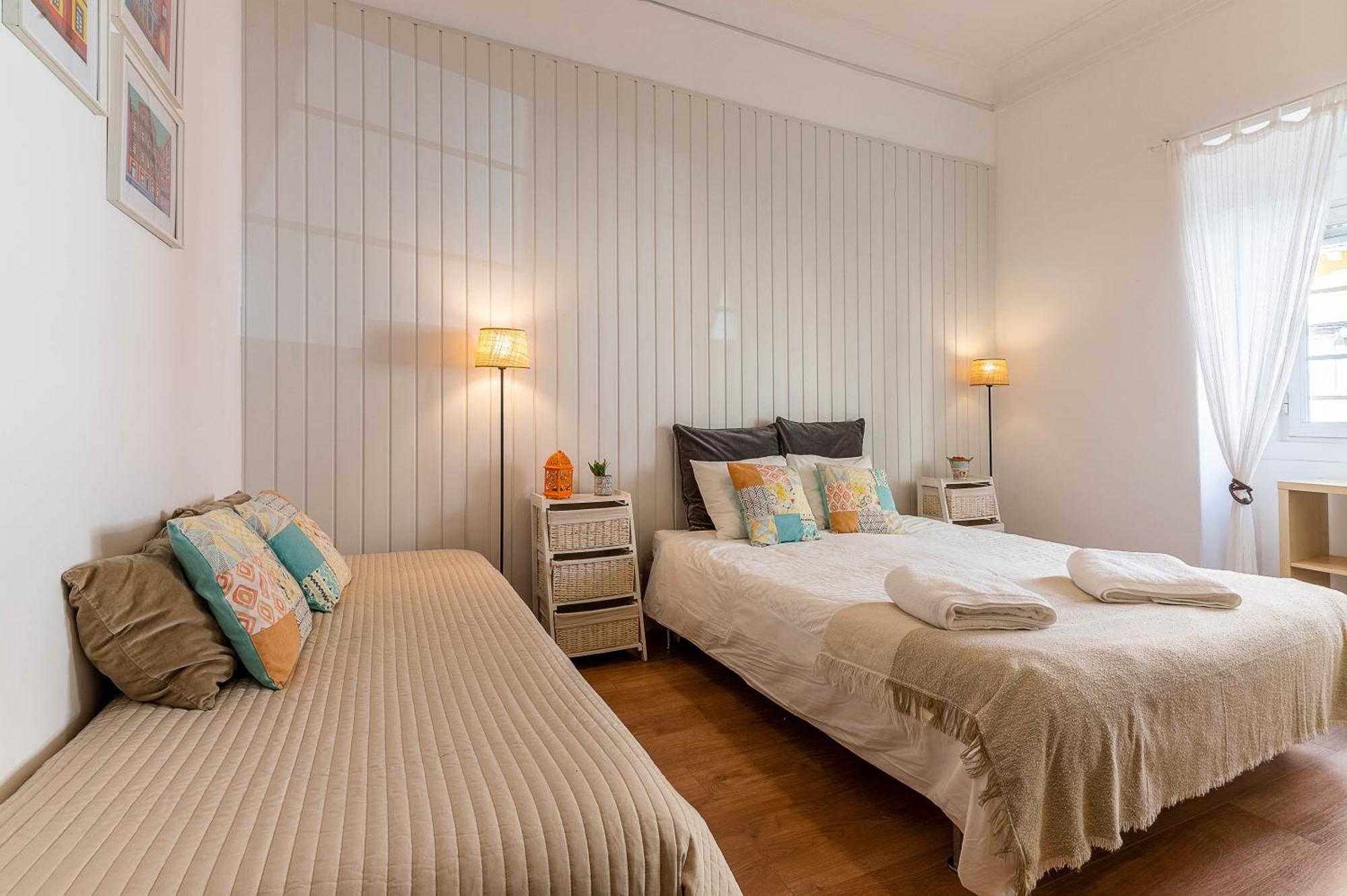 Alm- Spacious. Sunny. Patio. Quiet Area. Fast Wifi Lisbon Exterior photo
