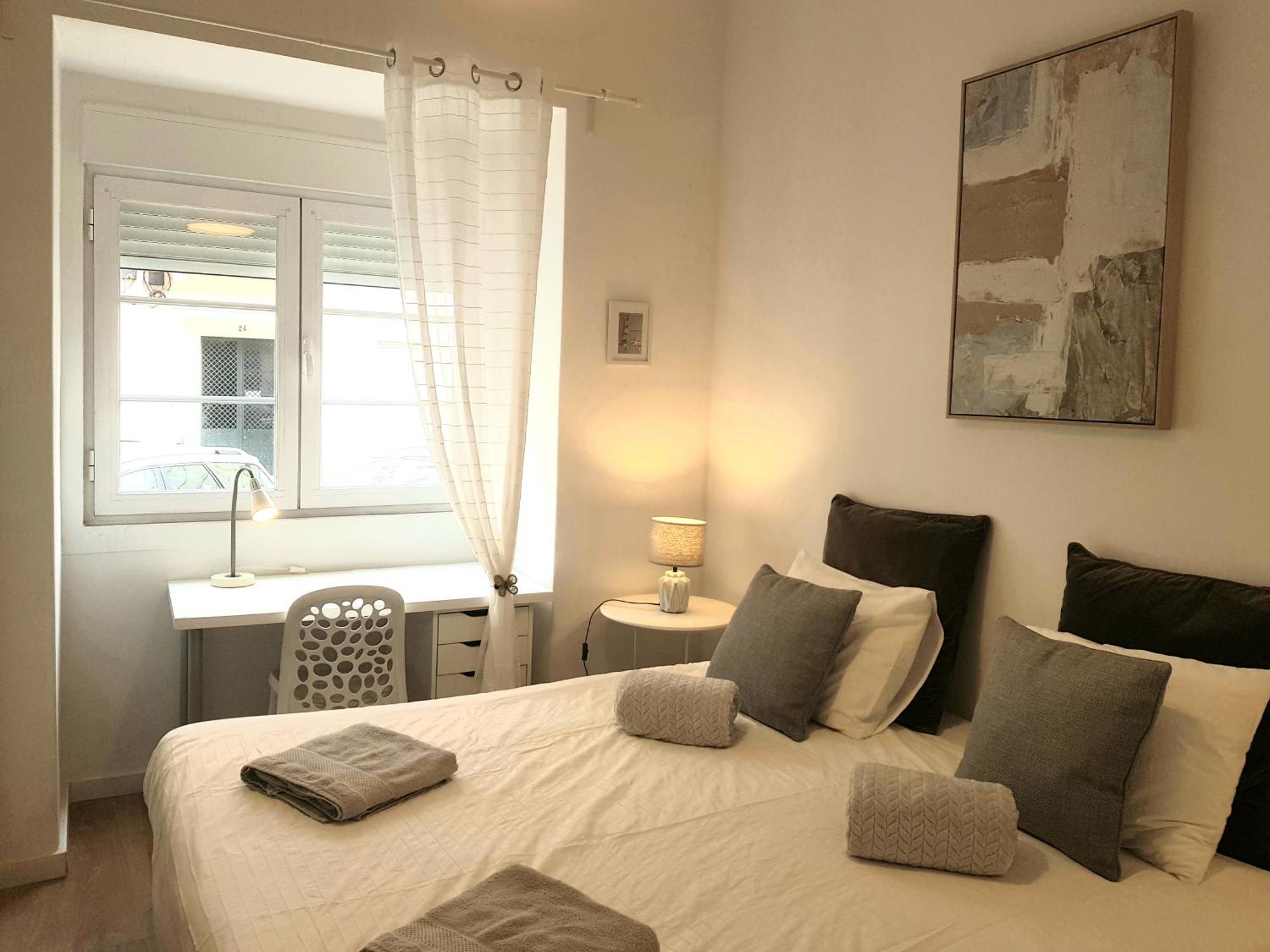 Alm- Spacious. Sunny. Patio. Quiet Area. Fast Wifi Lisbon Exterior photo