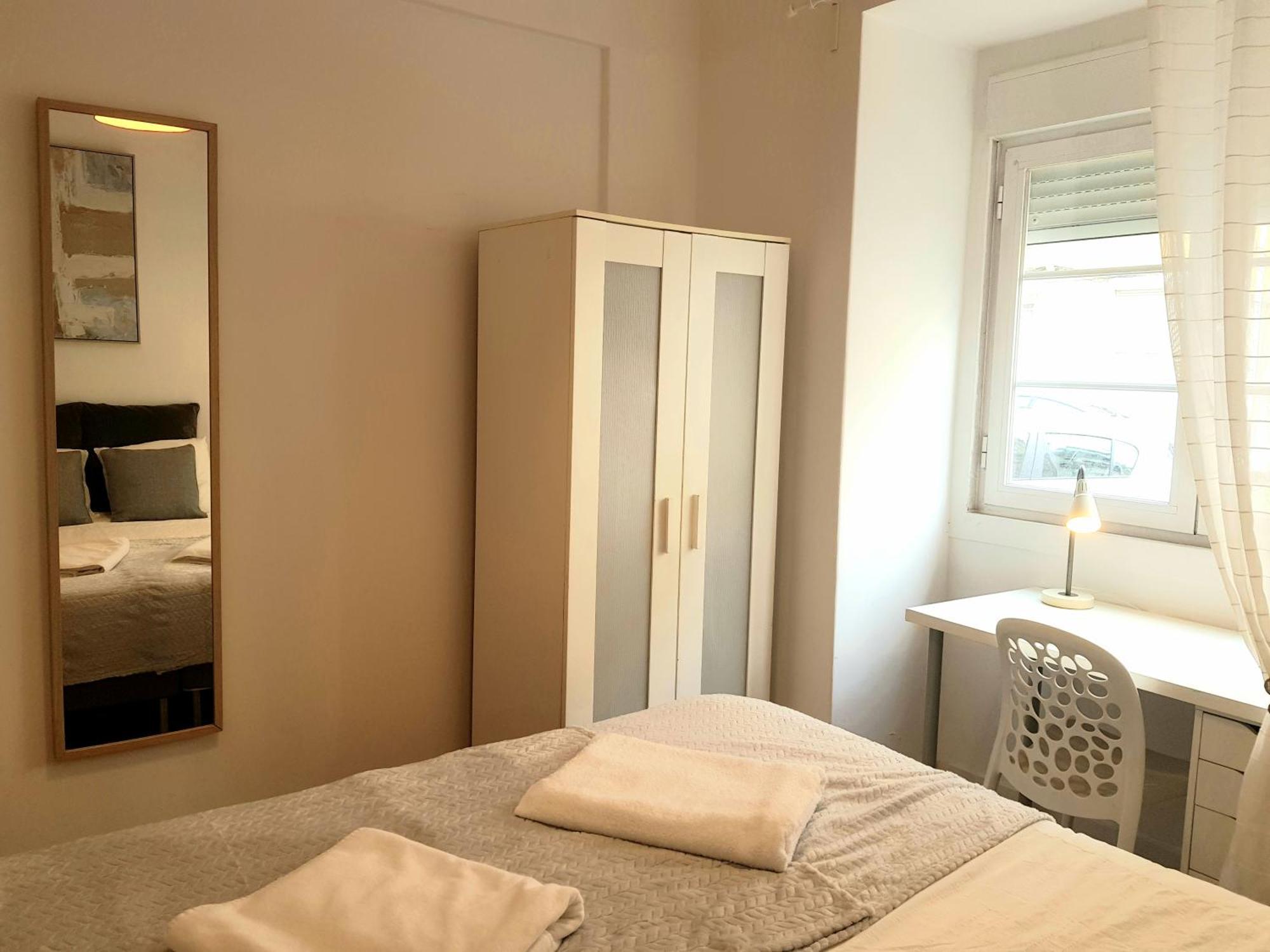 Alm- Spacious. Sunny. Patio. Quiet Area. Fast Wifi Lisbon Exterior photo